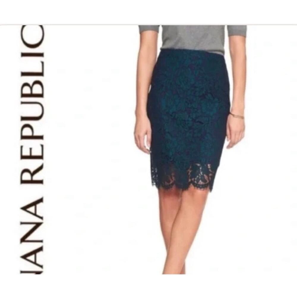 Banana Republic 6 Lace lined pencil skirt Floral pattern with scalloped hem